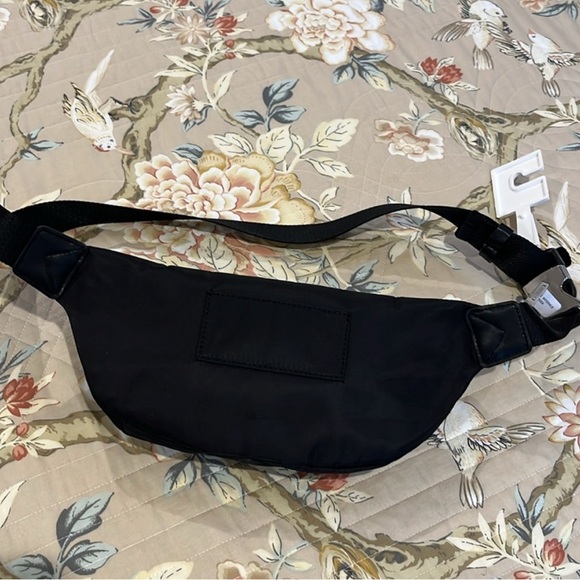 Michael Kors Walk Around Waist Belt Bag - Picture 5 of 9